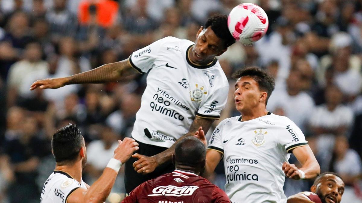 Corinthians defender Gil